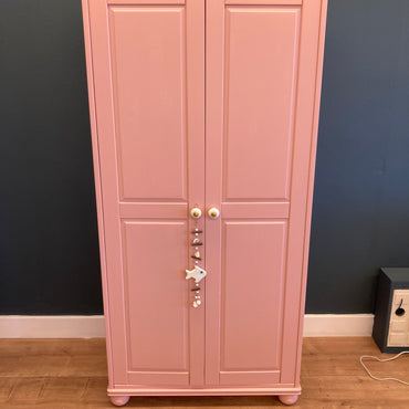 Kleding kast roze