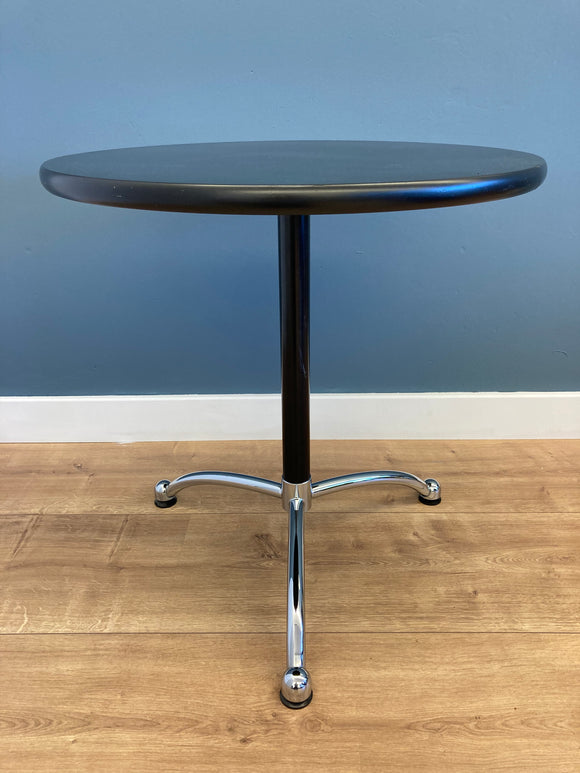 Thonet tafel. - Estable Store | Vintage art design | Rotterdam Hillegersberg